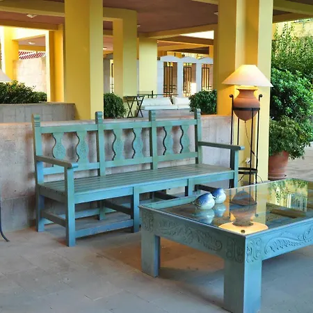 Palm Court Hotell 2*