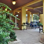 Palm Court Hotel 2*