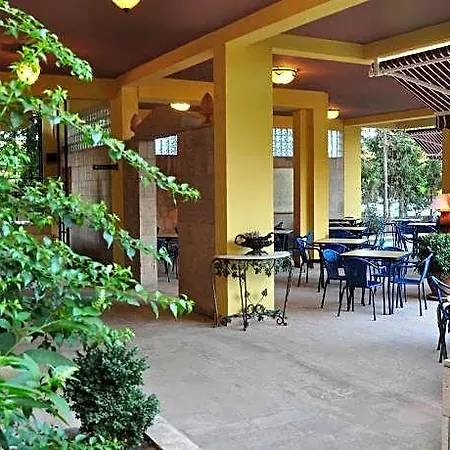 Ξενοδοχείο Palm Court 2*