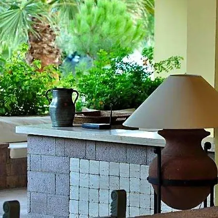 Palm Court Ξενοδοχείο 2*